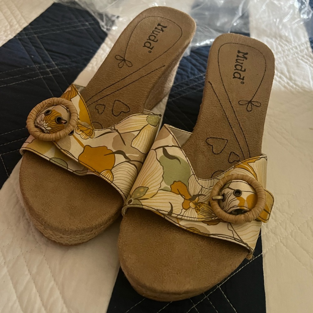 Floral Mudd Buckle Wedges - Picture 3 of 7
